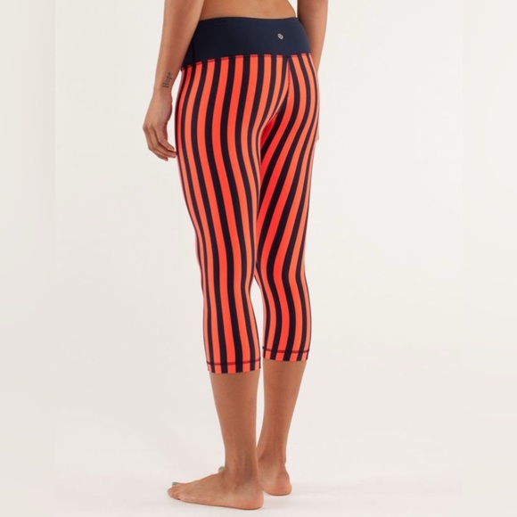 Women’s Lululemon Wunder Under Crop Leggings Sea Stripe Light Flare Size 4 - Picture 2 of 16
